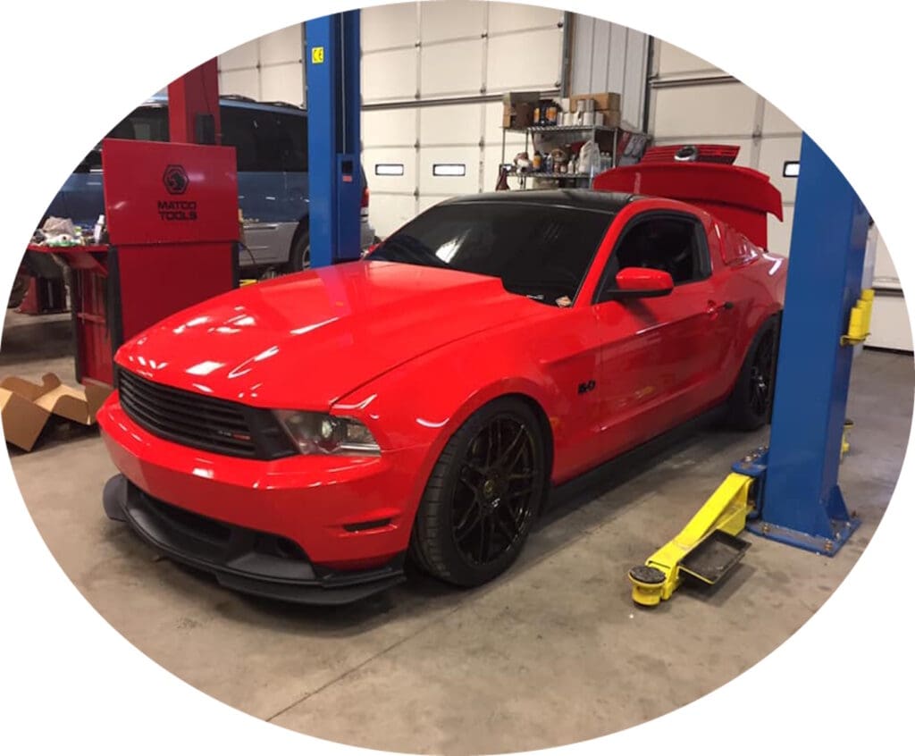 red-mustang-round1